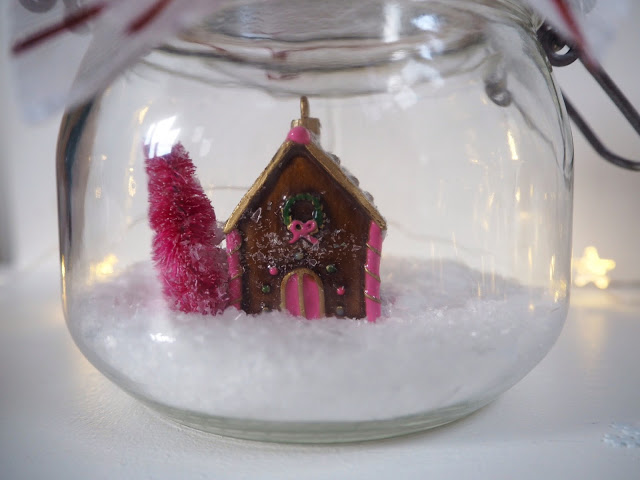 Christmas in a Jar, Christmas DIY Crafts easy to make Christmas decoration #Christmas #crafts #table #decoration #decorating 