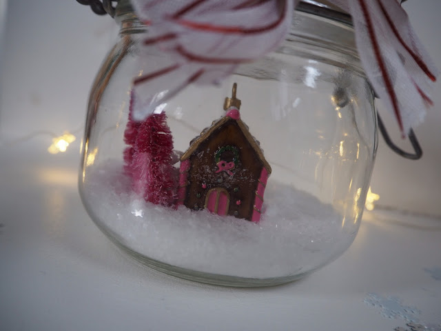Christmas in a Jar, Christmas DIY Crafts easy to make Christmas decoration #Christmas #crafts #table #decoration #decorating 