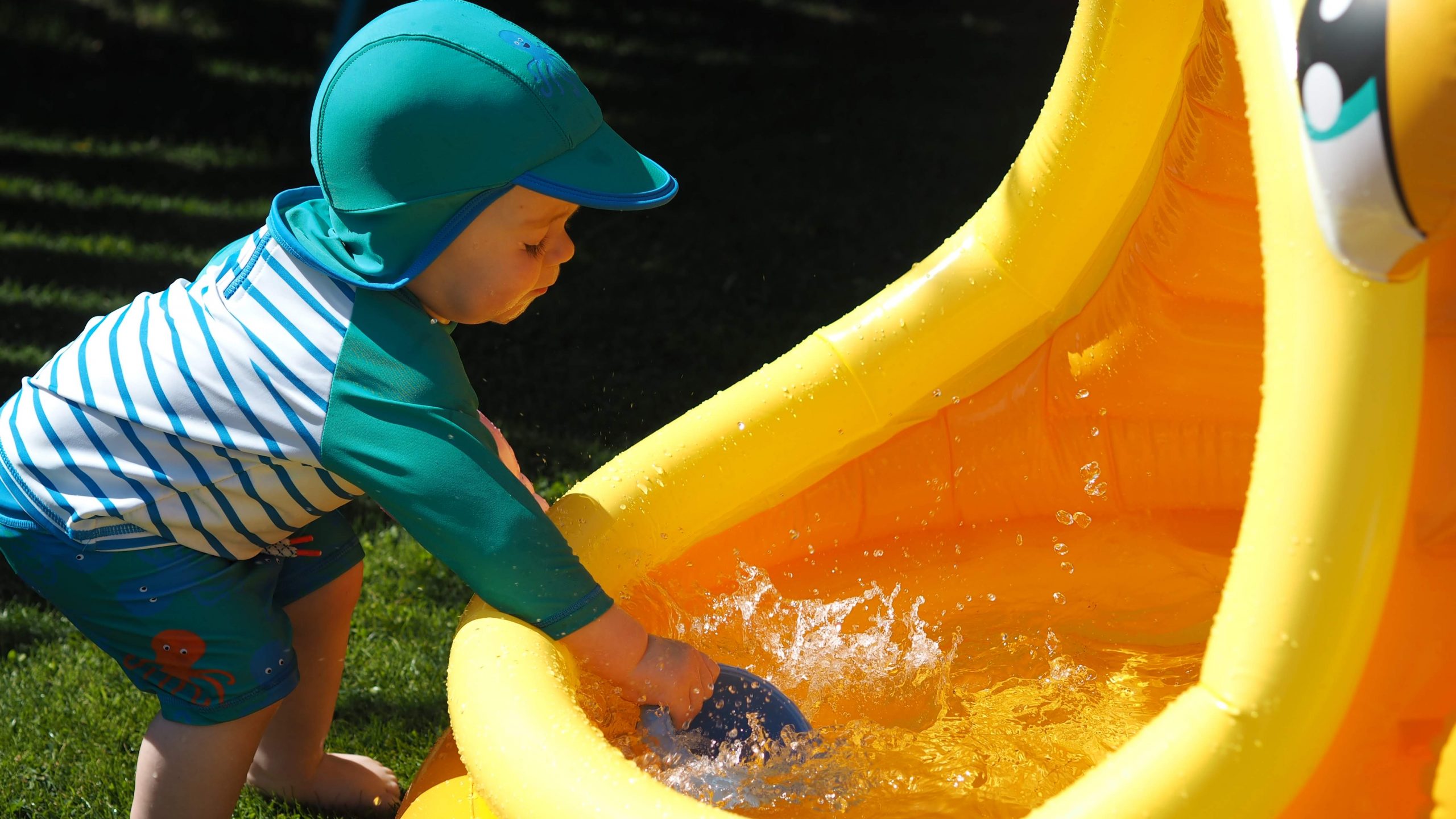 how-to-entertain-a-toddler-in-your-garden